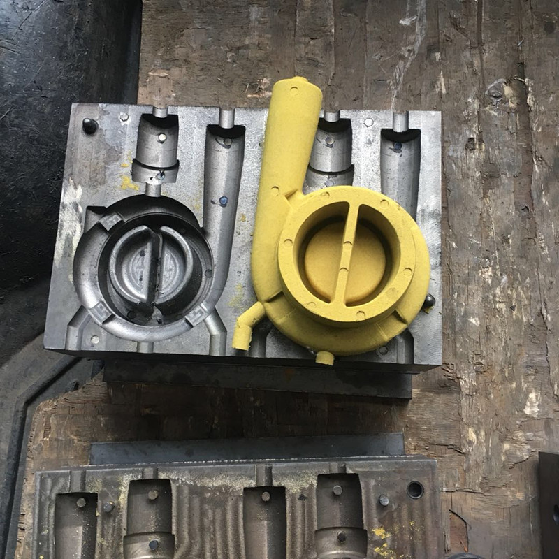 Como evitar defeitos de porosidade causados pelo aumento da umidade durante a produção de peças fundidas usando a tecnologia de areia revestida no verão?