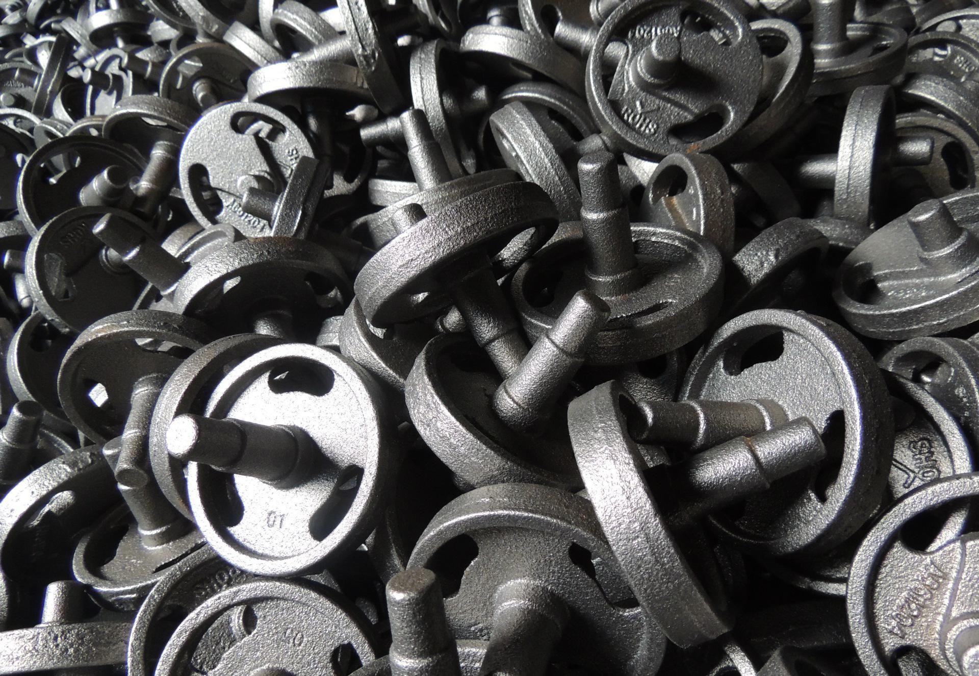 Como lidar com defeitos de isolamento frio em pequenas partes de paredes finas de ferro dúctil?